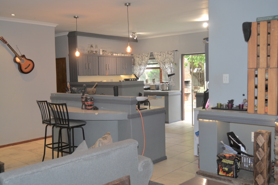 3 Bedroom Property for Sale in Sandbaai Western Cape